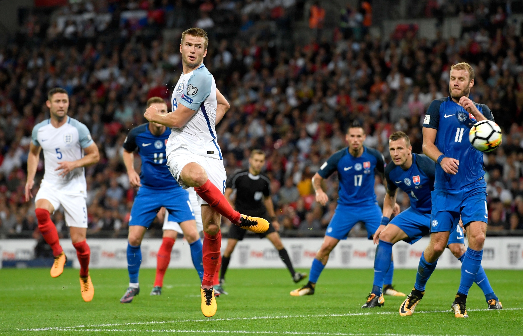 章增添精彩 章增添精彩