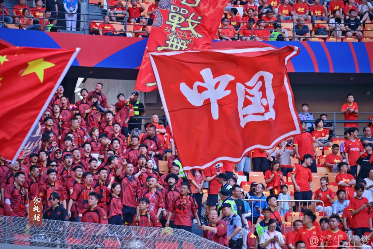 中国足球太滑稽了!中途接手+排名第10,却斩获“赛季最佳主帅” 中国足球太滑稽了!中途接手+排名第10,却斩获“赛季最佳主帅”